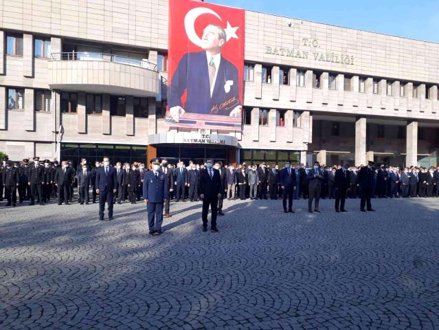 10 Kasım Atatürk’ü anma törenleri Rize’de yağmur altında düzenlendi