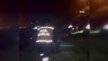 Rize’de evine yol olmayan hasta 700 metre mesafeden yukarıya çekildi