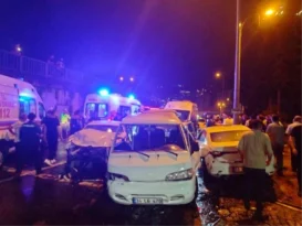 Rize’de 3 aracın karıştığı trafik kazasında 8 kişi yaralandı