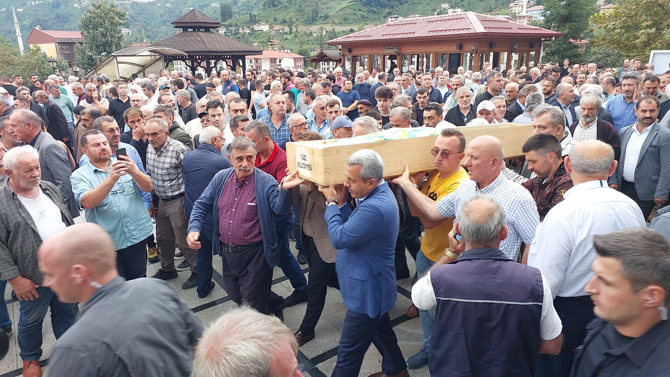 Rize’de 14 Yaşındaki Gizem Kazdal’ın Cenazesi Uğurlandı