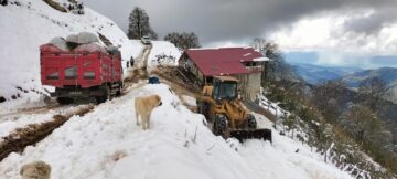 Rize’de Kar Yağışı Mağduriyet Yaratınca Ekipler Harekete Geçti