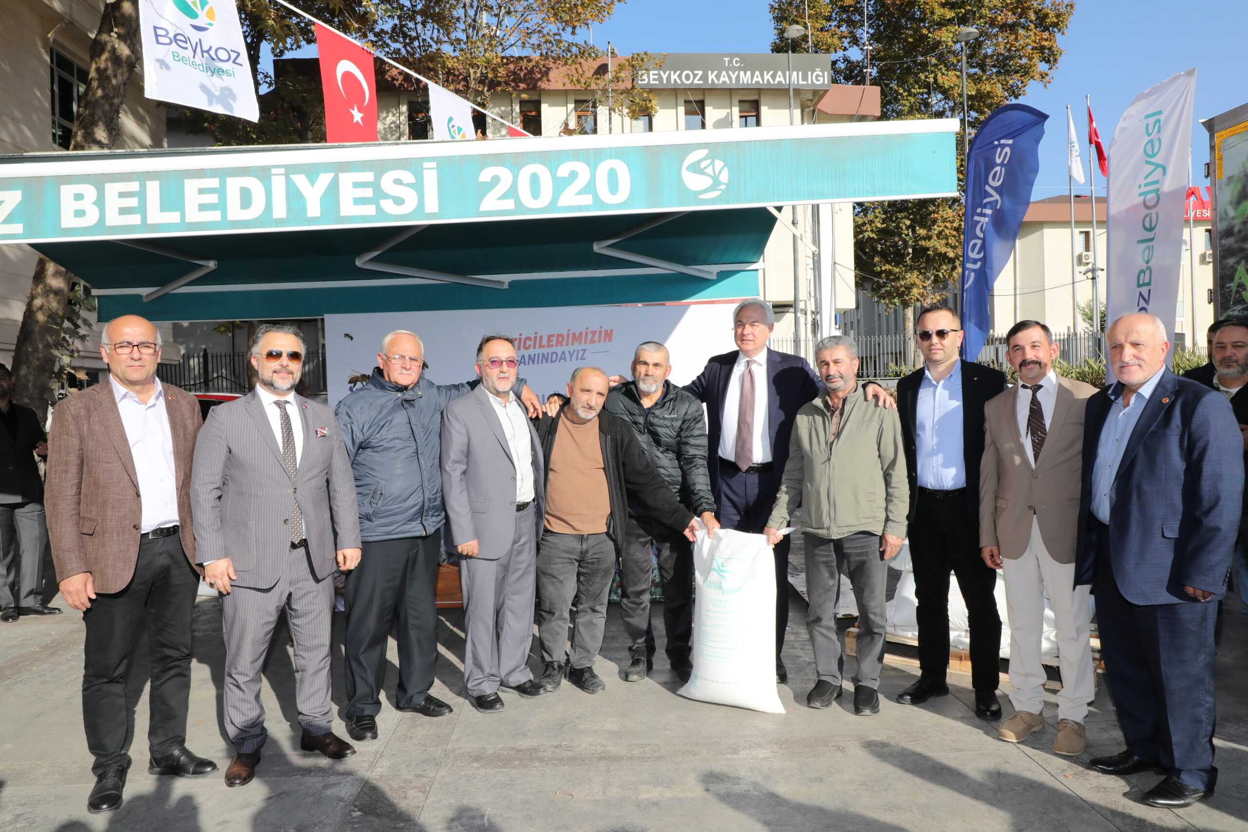 Beykoz’da Arıcılara Kışlık Yem Desteği