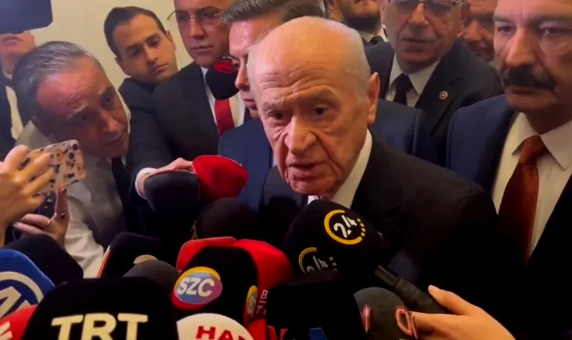 Bahçeli soru soran gazeteciyi azarladı!