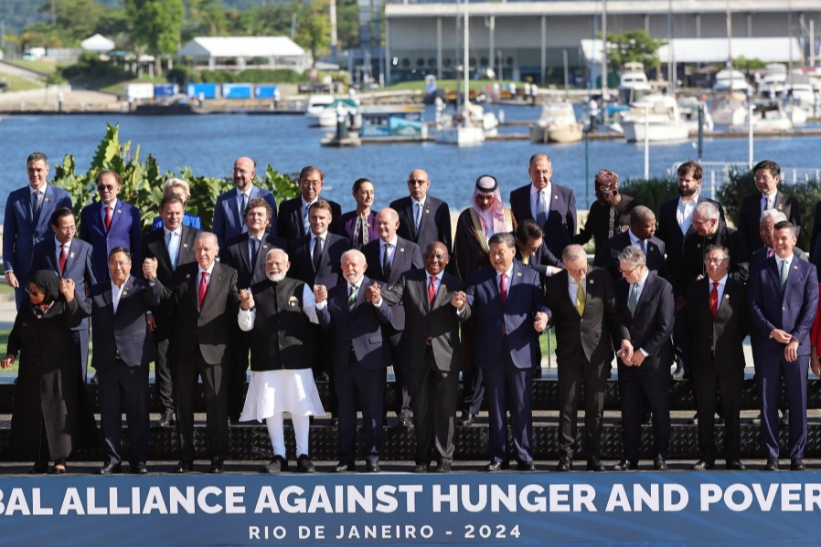 G20’de aile fotoğrafında el ele poz