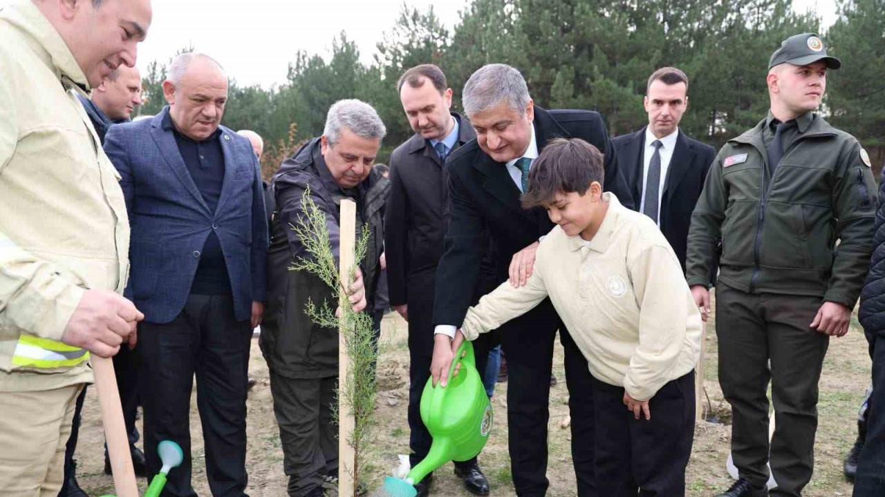 ‘Geleceğe Nefes’ için fidanlar toprakla buluştu