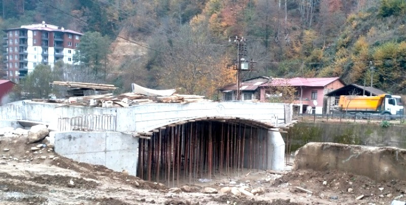 RİZE’DE YÖRESEL MİMARİYE UYGUN KÖPRÜ