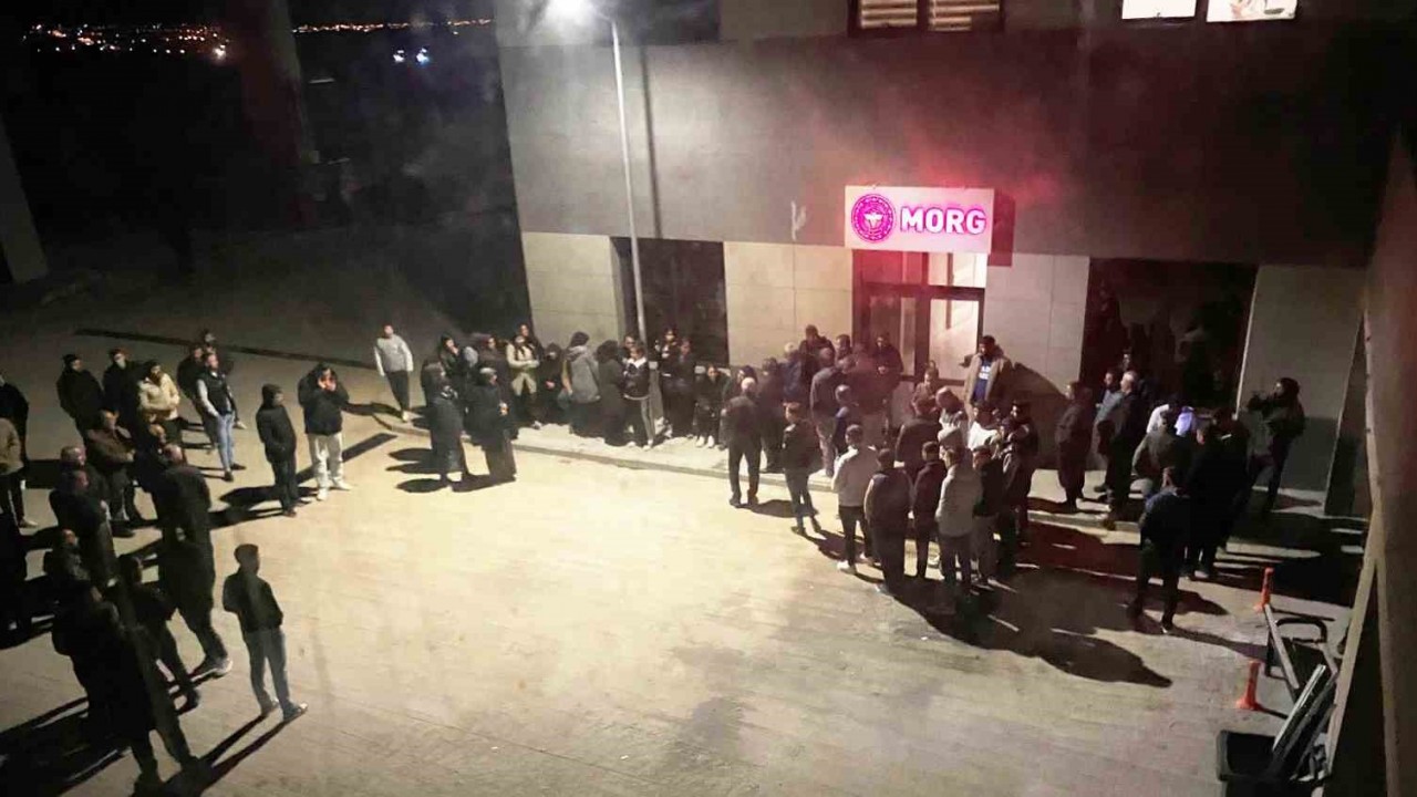 Sözlü tartışma bıçaklı kavgaya döndü: 1 ölü